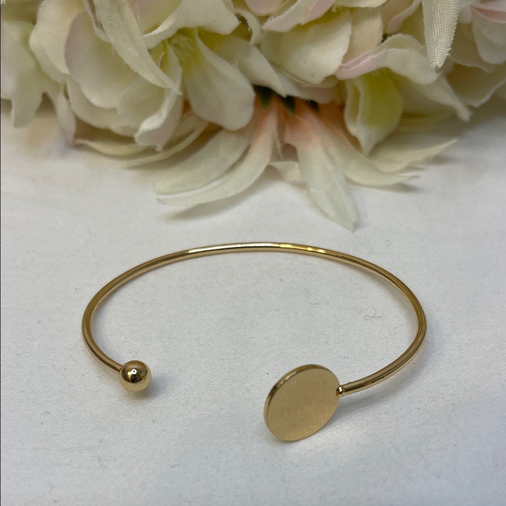 Cuff Bracelet Gold Open Circle  - Unbranded